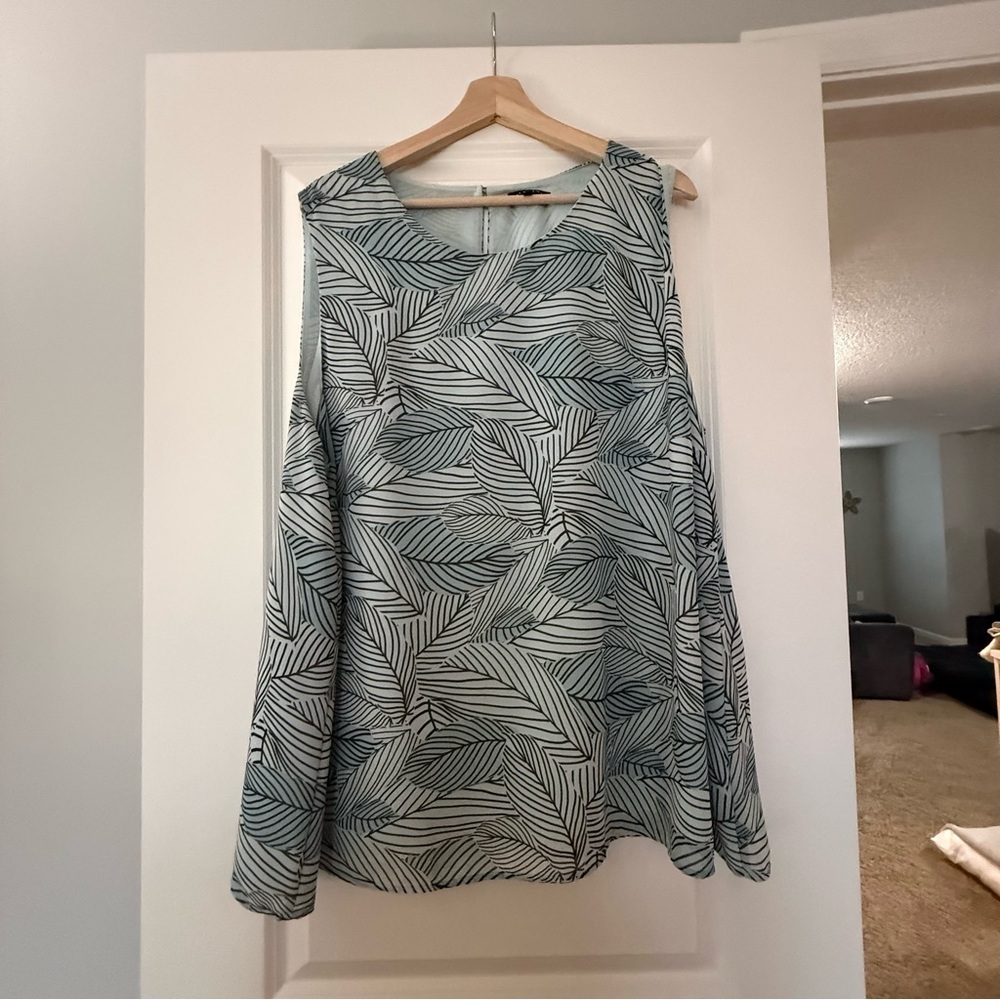 Sleeveless Leaf-Print Blouse in Mint Green and Black